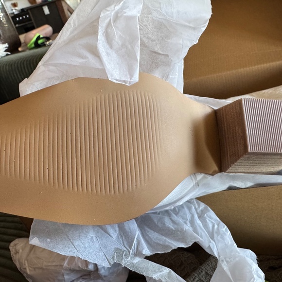 Soft white leather cowboy boots - Picture 2 of 3